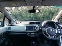 Used Toyota Yaris Hybrid T4 101 HP (74 kW) 2013 White Hatchback