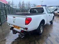 Used Mitsubishi L200 134 HP (98 kW) 2012 White Pickup