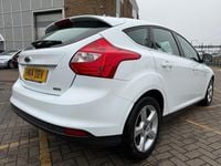 Used Ford Focus Zetec 125 HP (91 kW) 2014 White Hatchback