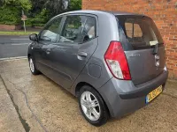 Usado Hyundai i10 Comfort 86 HP (63 kW) 2011 Cinzento Citadino