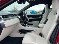 Second-hand Jaguar F-Pace R-Dynamic 404 CP (297 kW) 2024 Roșu SUV