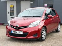 Begagnad Toyota Yaris 99 HK (72 kW) 2012 Röd Halvkombi