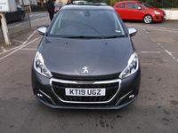 Used Peugeot 208 Signature Sky 82 HP (60 kW) 2019 Grey Hatchback