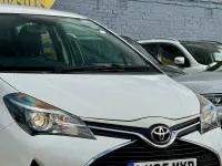 Used Toyota Yaris 99 HP (72 kW) 2015 White Hatchback