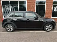 Begagnad Mini Cooper Classic 2020 Svart Halvkombi