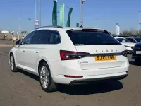 Usado Skoda Superb SE L 160 CV (117 kW) 2023 Blanco Familiar