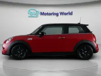 Begagnad Mini Cooper S Classic 192 HK (141 kW) 2020 Röd Halvkombi
