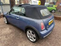 Usado Mini Cooper Cabriolet 115 HP (84 kW) 2004 Azul Cabrios