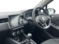 Used Renault Clio Evolution 90 HP (66 kW) 2022 White Hatchback