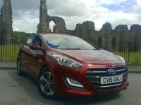 Used Hyundai i30 SE 100 HP (73 kW) 2016 Red Hatchback