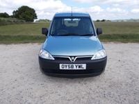 Second-hand Vauxhall Combo 2009 Albastru Monovolum