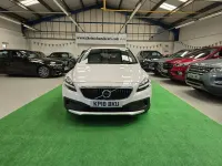 Used Volvo V40 2018 White Hatchback