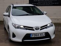 Used Toyota Auris Active 90 HP (66 kW) 2014 White Estate