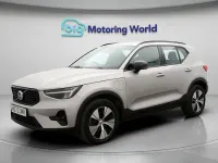 Usado Volvo XC40 Plus 211 CV (155 kW) 2023 Plateado SUV