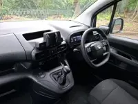 Usado Vauxhall Combo 100 HP (73 kW) 2024 Branco Monovolume