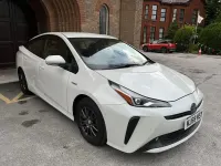 Used Toyota Prius Active 122 HP (89 kW) 2019 White Hatchback