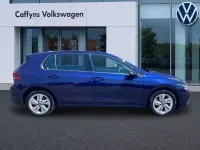 Used VW Golf VIII Life 150 HP (110 kW) 2022 Blue Hatchback