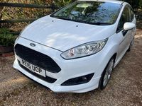 Used Ford Fiesta Zetec 125 HP (91 kW) 2015 White Hatchback