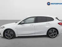 Begagnad BMW M135 2022 Vit Halvkombi