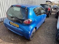 Used Toyota Aygo 67 HP (49 kW) 2010 Blue Hatchback