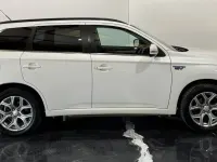 Used Mitsubishi Outlander P-HEV 200 HP (147 kW) 2015 White Estate