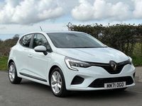 Used Renault Clio V Play 90 HP (66 kW) 2022 White Hatchback