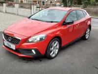 Used Volvo V40 2015 Red Hatchback