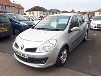 Usado Renault Clio II Expression 2008 Prateado Citadino