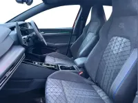Second-hand VW Golf VIII Black Edition 147 CP (108 kW) 2025 Roșu Hatchback