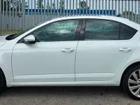Used Skoda Octavia LAURIN & KLEMENT 150 HP (110 kW) 2017 White Hatchback