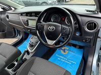 Used Toyota Auris Hybrid Plus 136 HP (100 kW) 2014 Blue Hatchback