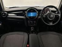 Używany Mini Cooper Classic 134 KM (98 kW) 2022 Srebrny Hatchback