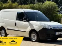 Used Vauxhall Combo S 105 HP (77 kW) 2015 White MPV