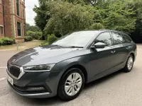 Usado Skoda Octavia SE Technology 2021 Gris Familiar
