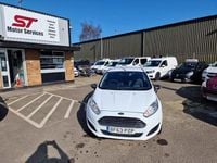 Used Ford Fiesta 75 HP (55 kW) 2013 White Hatchback