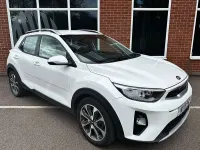 Second-hand Kia Stonic 99 CP (72 kW) 2019 Alb SUV