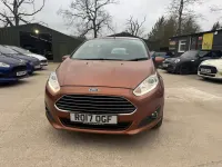 Usado Ford Fiesta Zetec 82 HP (60 kW) 2017 Castanho Citadino