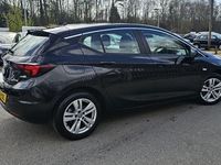 Begagnad Vauxhall Astra Design Edition 108 HK (79 kW) 2017 Svart Halvkombi