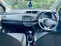 Used Toyota Yaris 99 HP (72 kW) 2013 Blue Hatchback