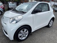 Used Toyota iQ 68 HP (50 kW) 2009 White Hatchback