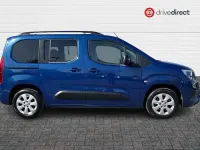 Second-hand Vauxhall Combo Design Edition 2023 Albastru Monovolum