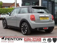 Usado Mini Cooper Exclusive 136 HP (100 kW) 2020 Cinzento Citadino