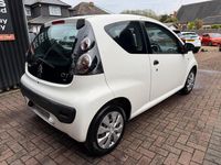 Used Citroën C1 68 HP (50 kW) 2011 White Hatchback