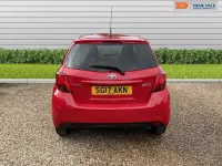 Used Toyota Yaris 99 HP (72 kW) 2017 Red Hatchback