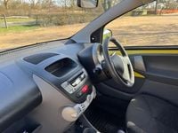 Used Peugeot 107 68 HP (50 kW) 2010 Yellow Hatchback