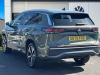Nouă VW Touran Elegance 150 CP (110 kW) 2026 Verde Monovolum