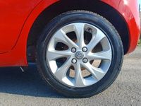 Używany Vauxhall Viva 75 KM (55 kW) 2017 Czerwony Hatchback