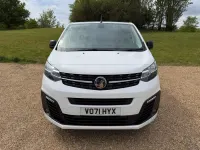 Second-hand Vauxhall Vivaro Sportive 100 CP (73 kW) 2021 Alb Monovolum