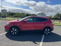 Used Nissan Qashqai N-Connecta 110 HP (80 kW) 2016 Red SUV