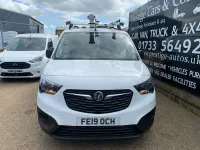 Used Vauxhall Combo 100 HP (73 kW) 2019 White MPV